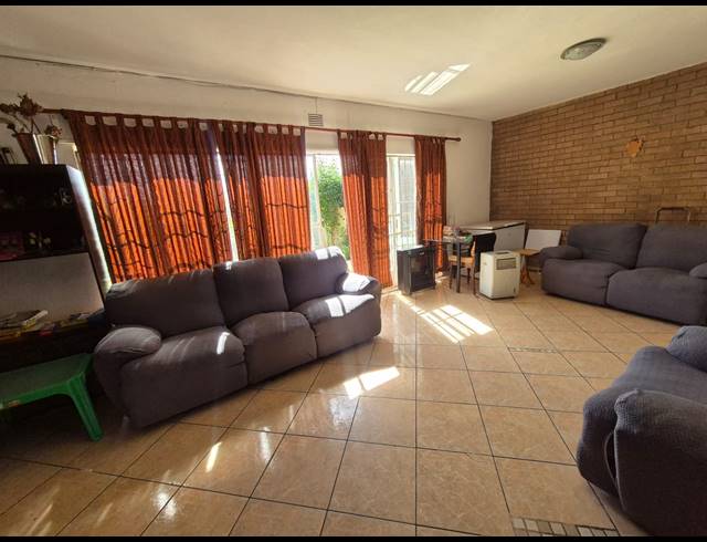 3 BEDROOM TOWNHOUSE FOR SALE IN VANDERBIJLPARK SE 1